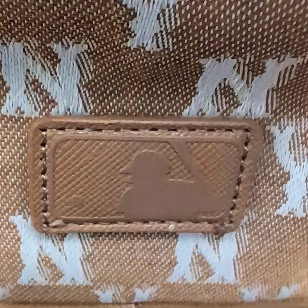 NWT,MLB New York Yankees Tan Jacquard Drawstring Monogramed Crossbody  Bag. - Picture 6 of 12